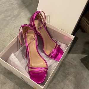 Metallic hot pink heels!